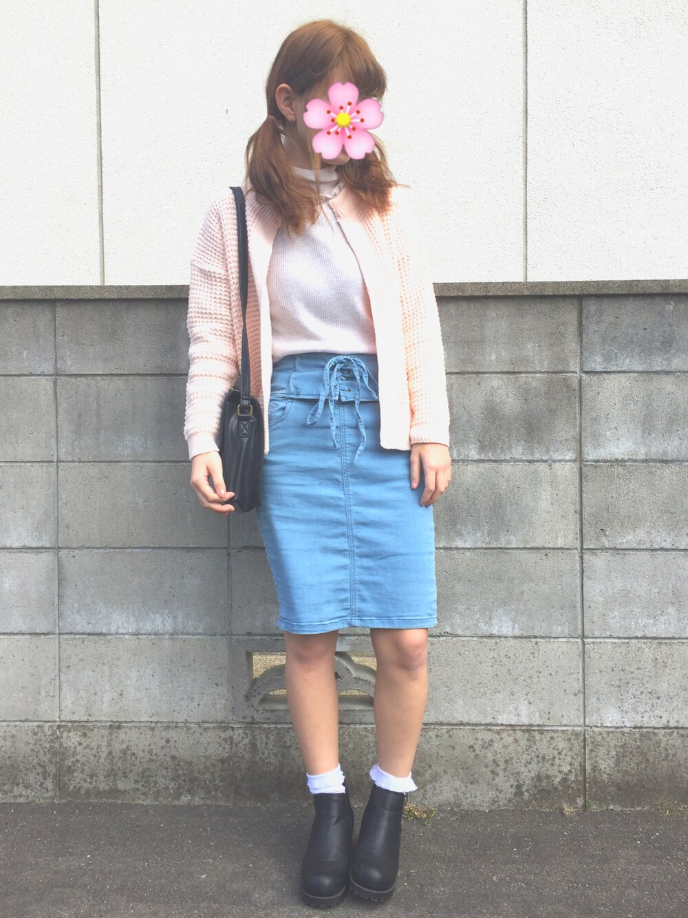 「シンプル、デニム、タイトスカート、WEGO、春コーデ、ニット、カーディガン、プチプラ」｜「WEGOのWEGO/レースアップペンシルスカート（デニムスカート、ブルー系）」を使った、kaori.*さん（レディース・158cm）の春コーディネートの1枚目の写真