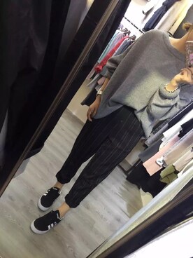 「R（アール）のアイテム（パンツ）」を使った、Raven さん（レディース・168cm）の秋コーディネート