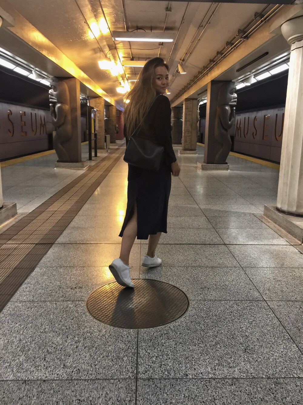 「3.1 phillip lim、toronto」｜「3.1 Phillip Limのアイテム（ショルダーバッグ、ブラック系）」を使った、Maolinさん（レディース・168cm）の夏コーディネートの1枚目の写真