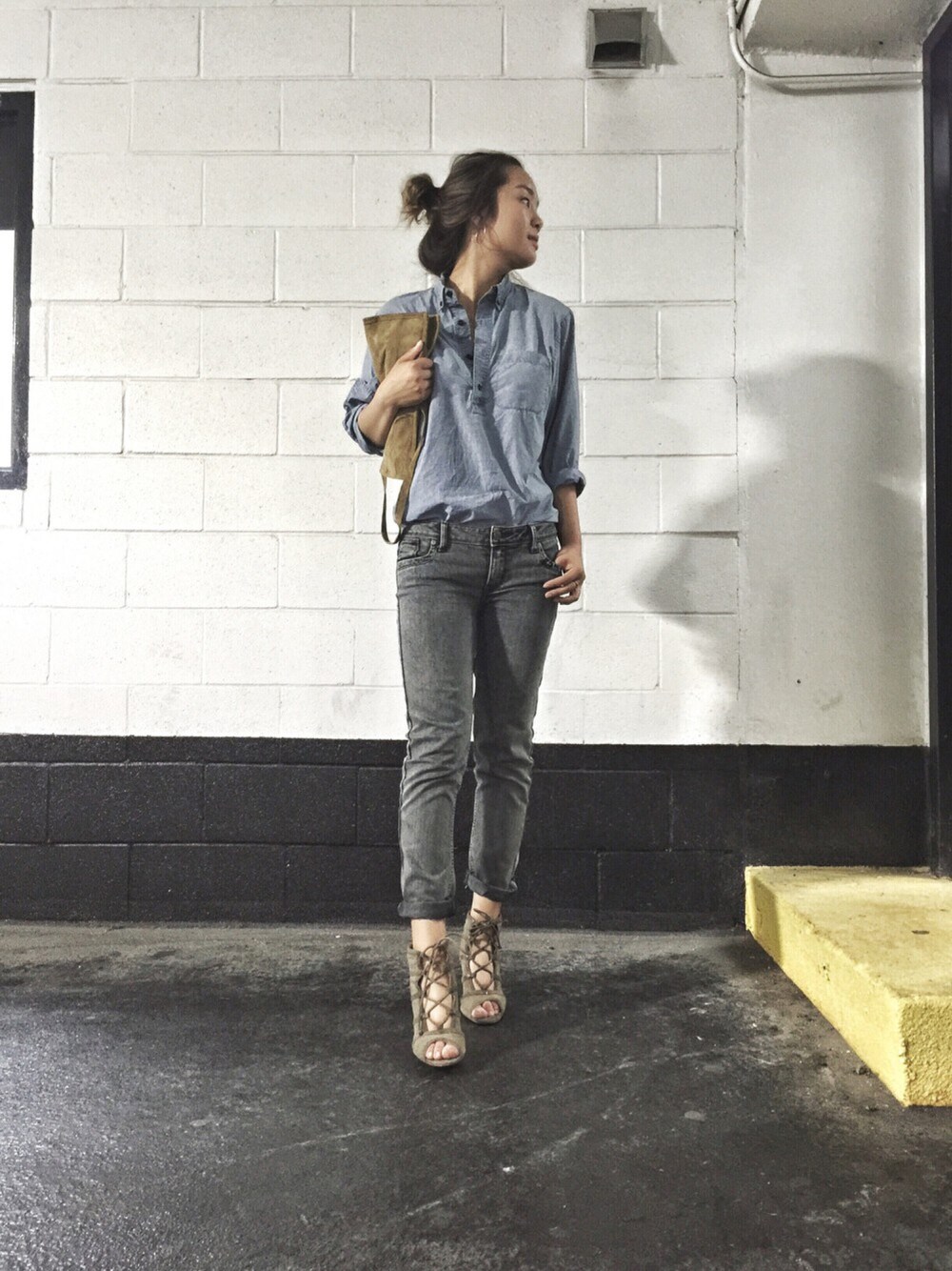 「denim、denim look、all denim、toronto、chengdu、成都、streetstyle」｜「CLUB MONACOのアイテム（シャツ/ブラウス、ブルー系）」を使った、Maolinさん（レディース・168cm）の夏コーディネートの1枚目の写真