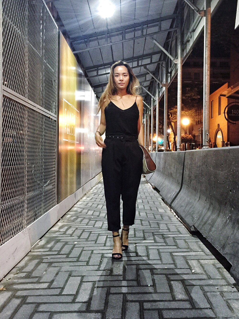 「black、ootd、ALL BLACK、streetstyle、outfit、BLACK OUT、sandal、toronto、成都」｜「STEVE MADDENのサンダル（サンダル、ブラック系）」を使った、Maolinさん（レディース・168cm）の夏コーディネートの1枚目の写真