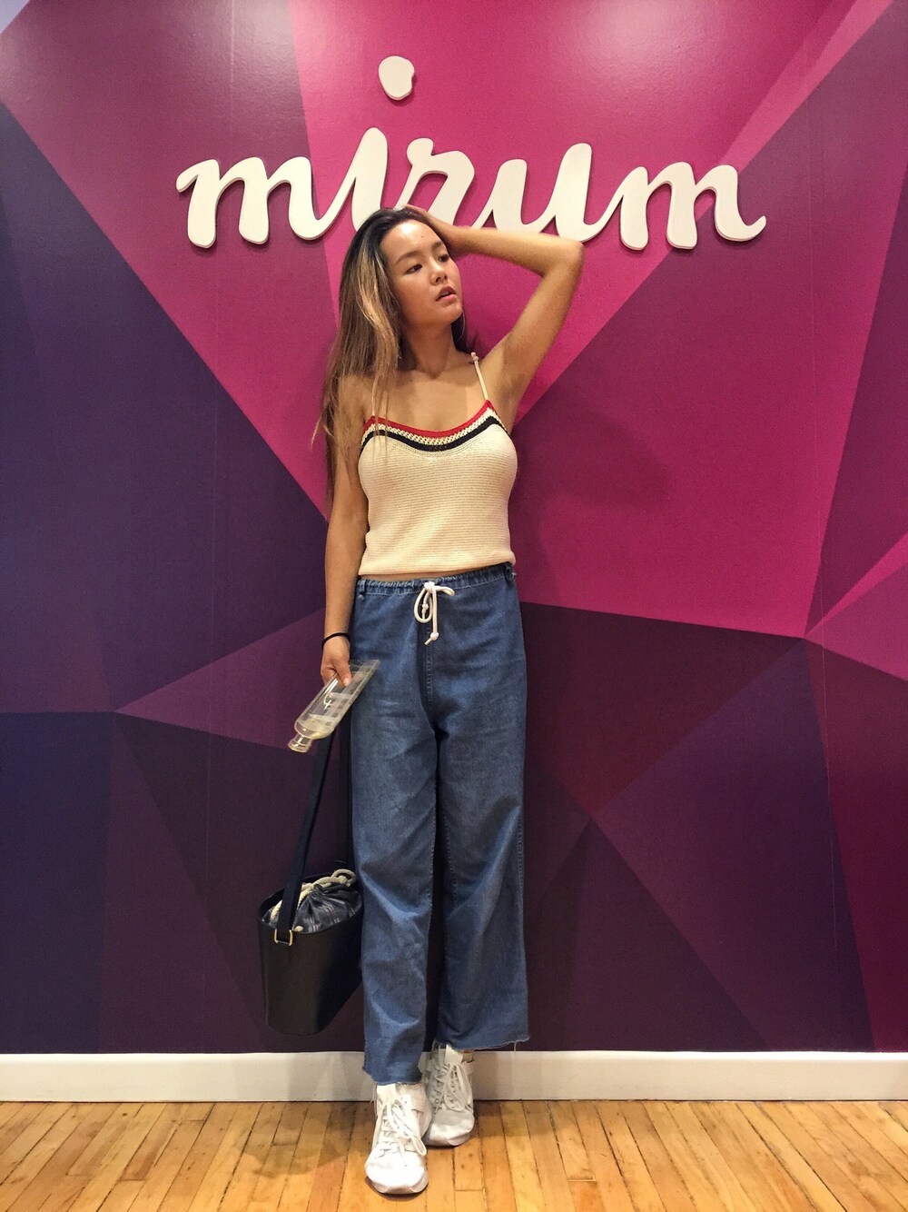 「beachsweaters_TBrand、streetstyle、croptop、jeans、colorful、rainbow、summer、outfit」｜「ZARA WOMANのアイテム（タンクトップ、ホワイト系）」を使った、Maolinさん（レディース・168cm）の夏コーディネートの1枚目の写真