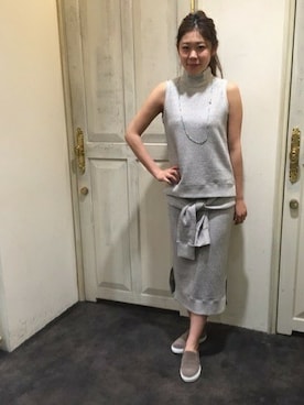 「アイテム（タンクトップ、グレー系）」を使った、MIYUさん（レディース・161cm）の冬コーディネート