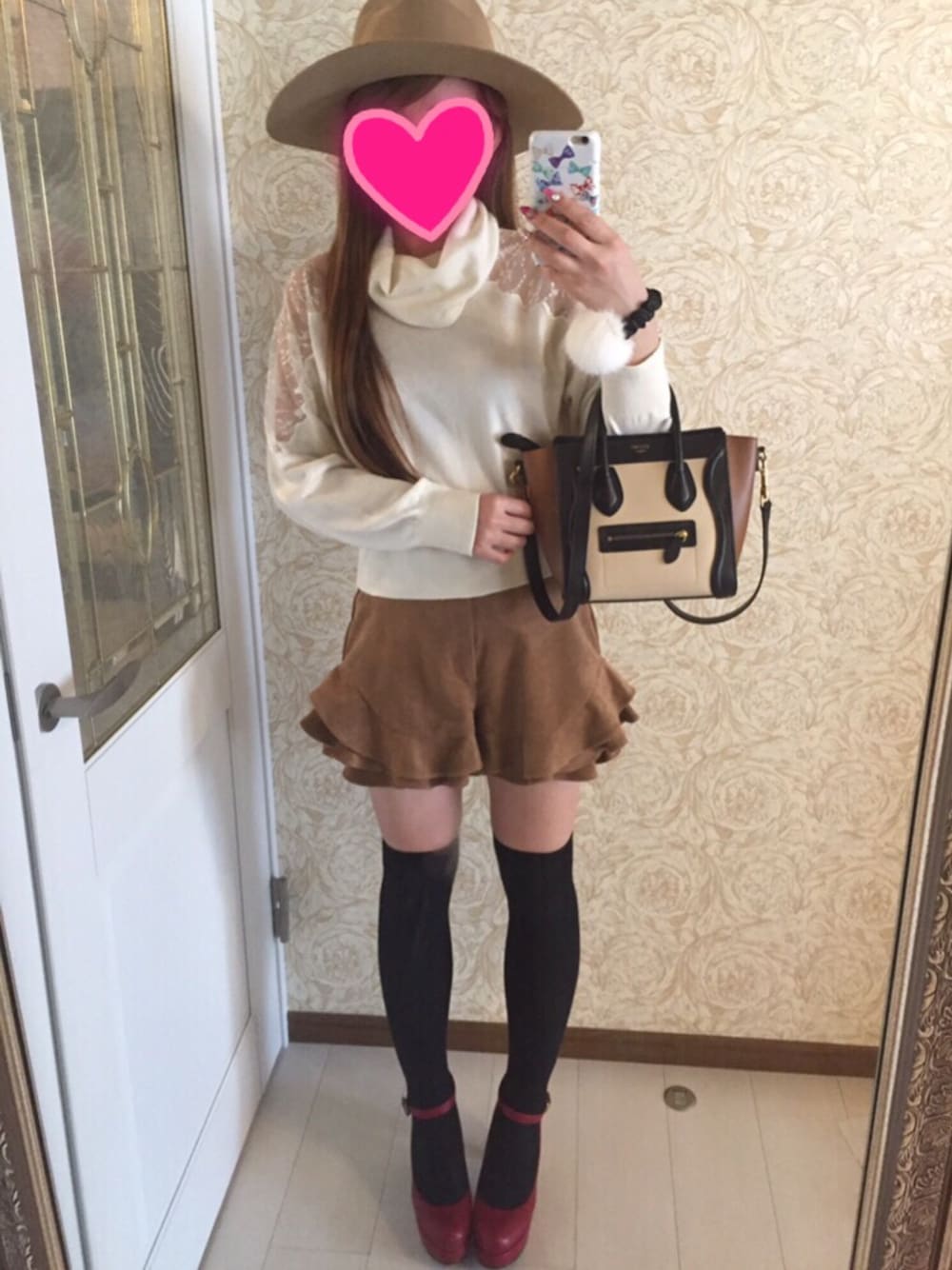 「キャメル、ベージュ、ベージュコーデ、ハット、レース、シースルー、ニット、ニーハイソックス、スナイデル、snidel」｜「SNIDELのフリルプリーツショートパンツ（その他パンツ、イエロー系）」を使った、Reinaさん（レディース・157cm）の秋コーディネートの1枚目の写真
