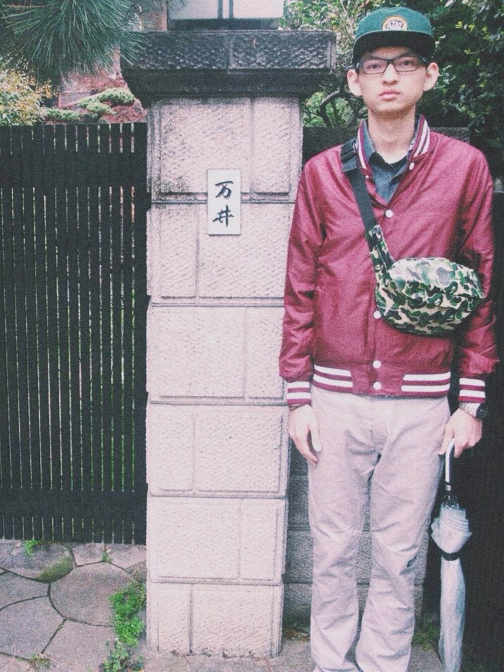 「H&M、Dickies、Bape、Japan、osaka、Henry」｜「H&Mのアイテム（ナイロンジャケット、レッド系）」を使った、ヘンリーさん（メンズ・190cm）の夏コーディネートの1枚目の写真
