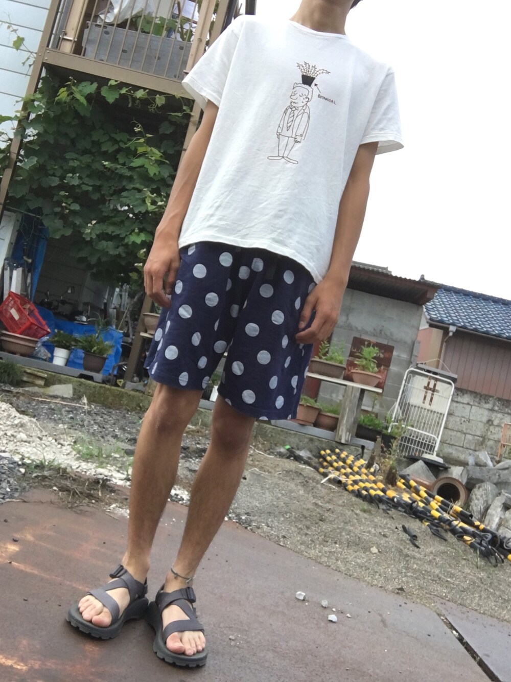 「ボタニカル、水玉、ヤエカ、サンダル、おじさん」｜「Chacoの【Chaco】Z/1 UNAWEEP GLY LDS Bshop別注カラー<16SS新入荷>（サンダル、グレー系）」を使った、そさん（メンズ・173cm）の夏コーディネートの1枚目の写真