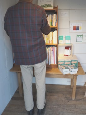 「45R（フォーティファイブアール）のアイテム（チノパンツ）」を使った、そさん（メンズ・173cm）の秋コーディネート