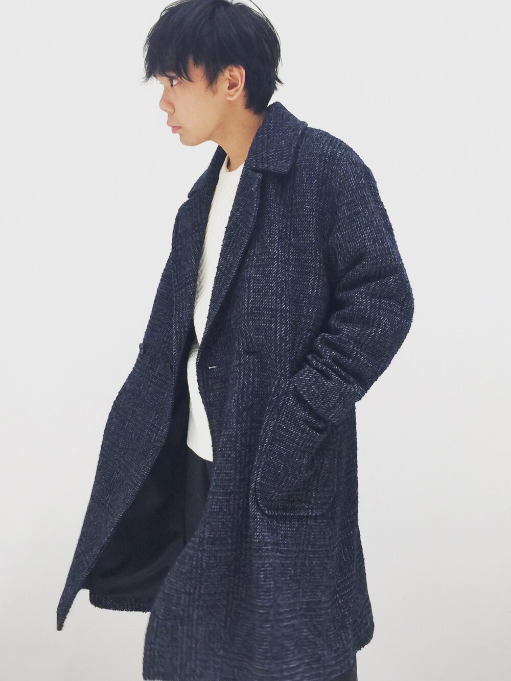 「大人カジュアル、冬コーデ、黒スキニー、モノトーン、スキニーデニム、モード、streetstyle、スポーツミックス、レイヤードスタイル」｜「ADAM ET ROPE'のアイテム（ジャケット/アウター、ブルー系）」を使った、shota kimuraさん（メンズ・160cm）の冬コーディネートの1枚目の写真