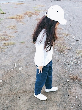 「白キャップ」｜「アイテム（スウェット）」を使った、hanaさん（キッズ・120cm）の秋コーディネート