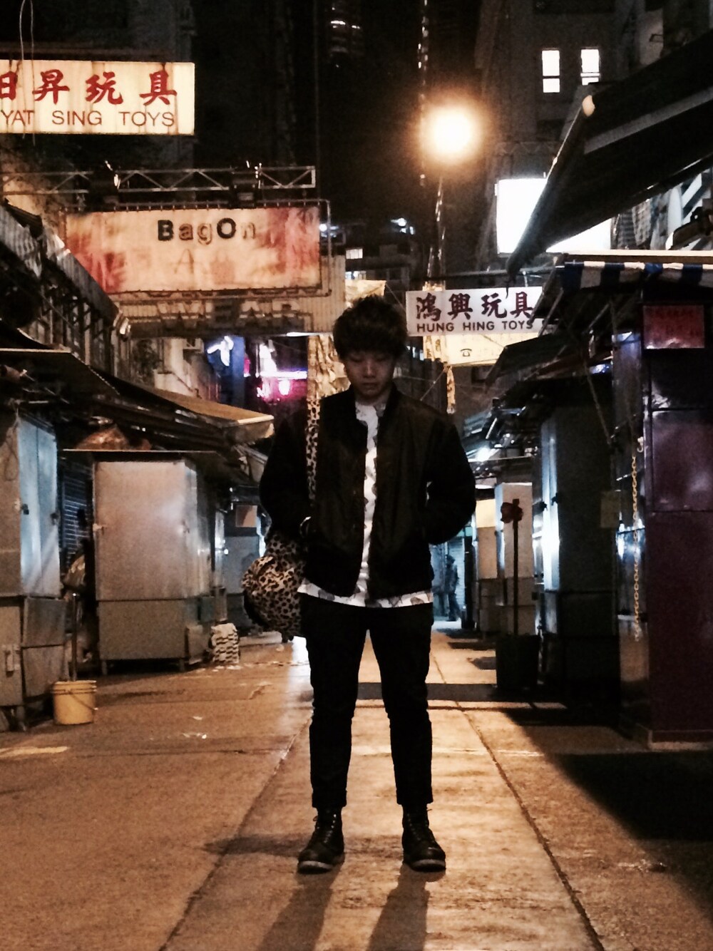 「MA1、army jacket、black、black and white、skinny pants、jacket 、backpack、leopard、chocoolate、RED WING」｜「BEAMSのRED WING / #8165（ブーツ、ブラック系）」を使った、SuperTurtleさん（メンズ・169cm）の冬コーディネートの1枚目の写真