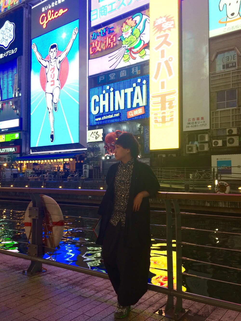 「black、shirts、loose pants、CAMPER、bernardwilhelmxcamper、Byther、chocoolate、goodsofdesire、Hong Kong、hongkonger」｜「ByTheRのアイテム（パンツ、ブラック系）」を使った、SuperTurtleさん（メンズ・169cm）の夏コーディネートの1枚目の写真