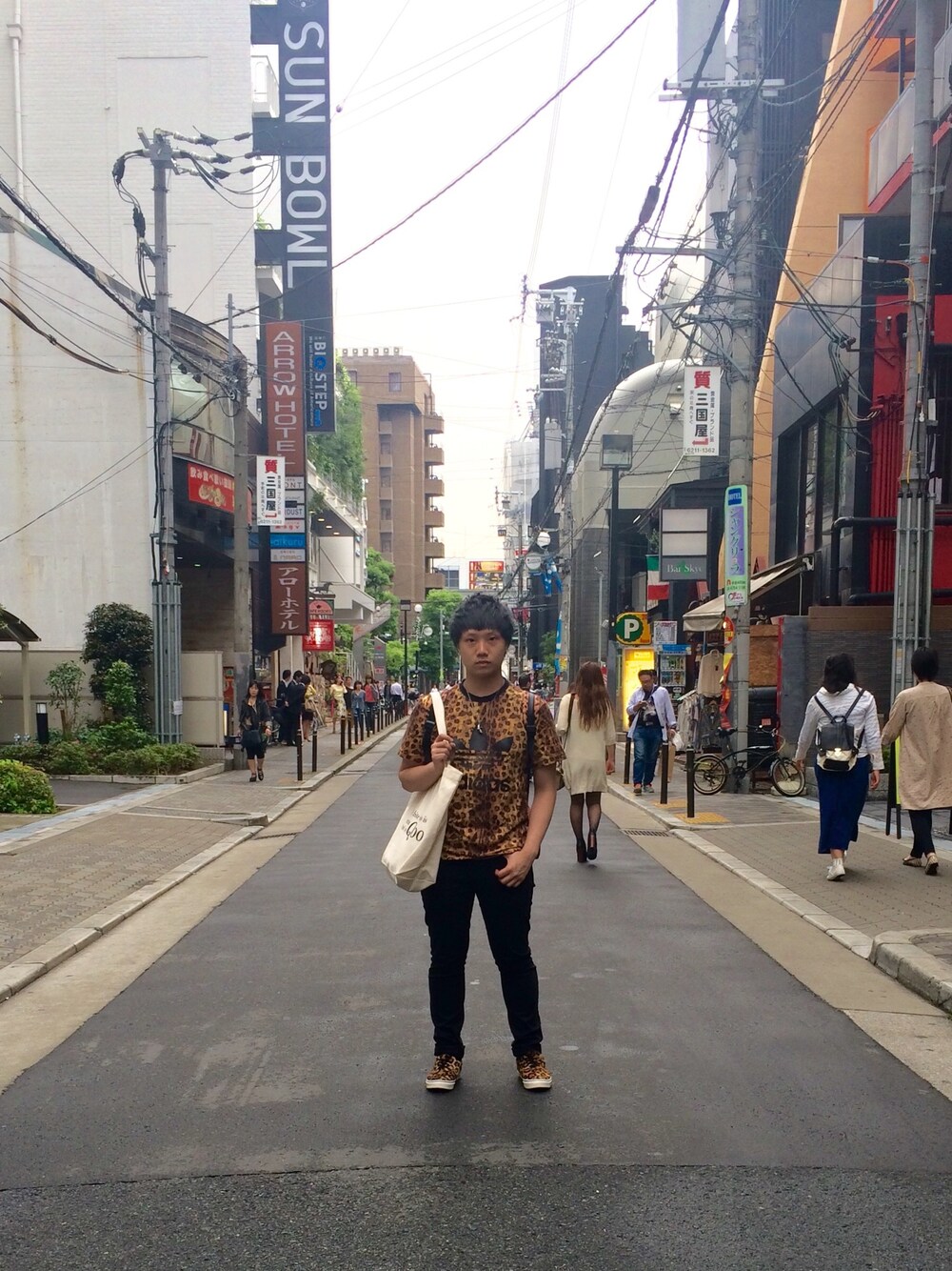 「leopard、VANS、addidas、Hong Kong」｜「adidasのアイテム（Tシャツ/カットソー、その他）」を使った、SuperTurtleさん（メンズ・169cm）の夏コーディネートの1枚目の写真