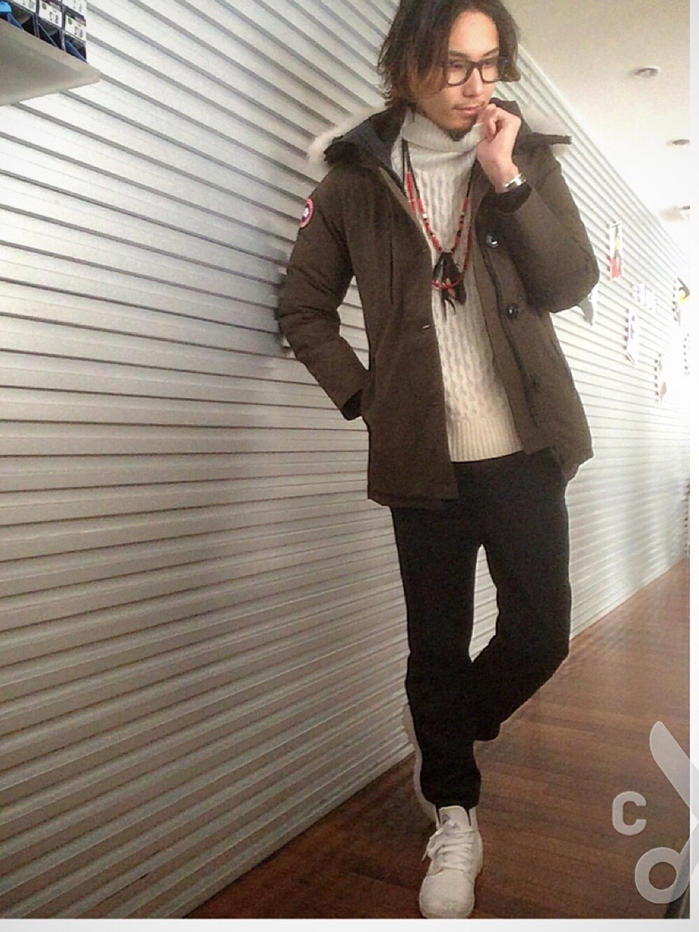 「カナダグーす、CANADA GOOSE、GU、プチプラ、パラディウム、ニット、ハイネック」｜「CANADA GOOSEのCANADA GOOSE/カナダグース　JASPER（ダウンジャケット/コート、グリーン系）」を使った、高崎政義さん（メンズ・184cm）の秋コーディネートの1枚目の写真
