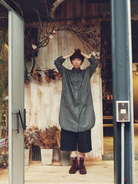 「Tricker's（トリッカーズ）のアイテム」を使った、kiki謝琦琦さん（レディース・164cm）の秋コーディネート