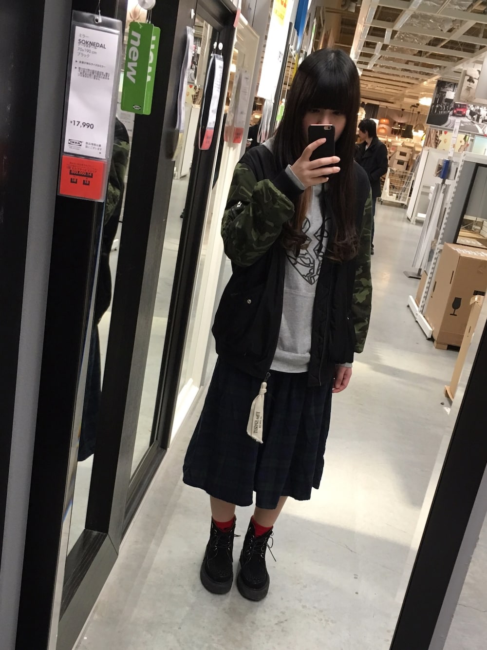 「IKEA、もったり、神戸」｜「Candy StripperのTHE SPIRIT OF YOUTH MA-1（MA-1、ブラック系）」を使った、ななみんさん（レディース・169cm）の冬コーディネートの1枚目の写真