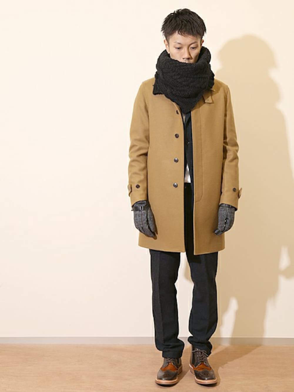 「And AのMELTON SOUTIEN COLLAR COAT（ステンカラーコート、イエロー系）」を使った、Kugiさん（メンズ・176cm）の秋コーディネートの1枚目の写真