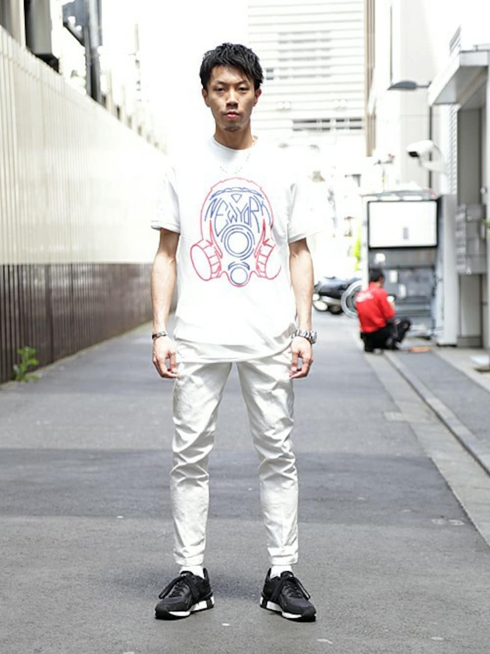 「ホワイトパンツ、メッシュ素材」｜「And Aのニードルレッグデニムスラックス（デニムパンツ、ホワイト系）」を使った、Kugiさん（メンズ・176cm）の春コーディネートの1枚目の写真