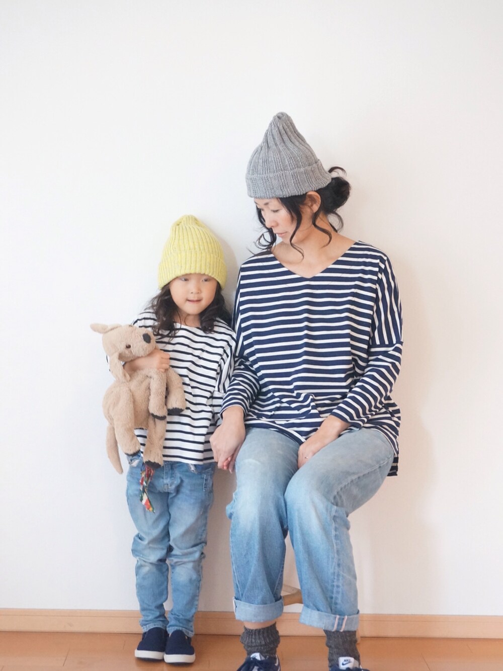 「pongee、kids、親子でおそろい、親子コーデ、ボーダー、4年越しのぬいぐるみ」｜「pongeeのアイテム（Tシャツ/カットソー、ホワイト系）」を使った、pongeeさん（キッズ・110cm）の春コーディネートの1枚目の写真