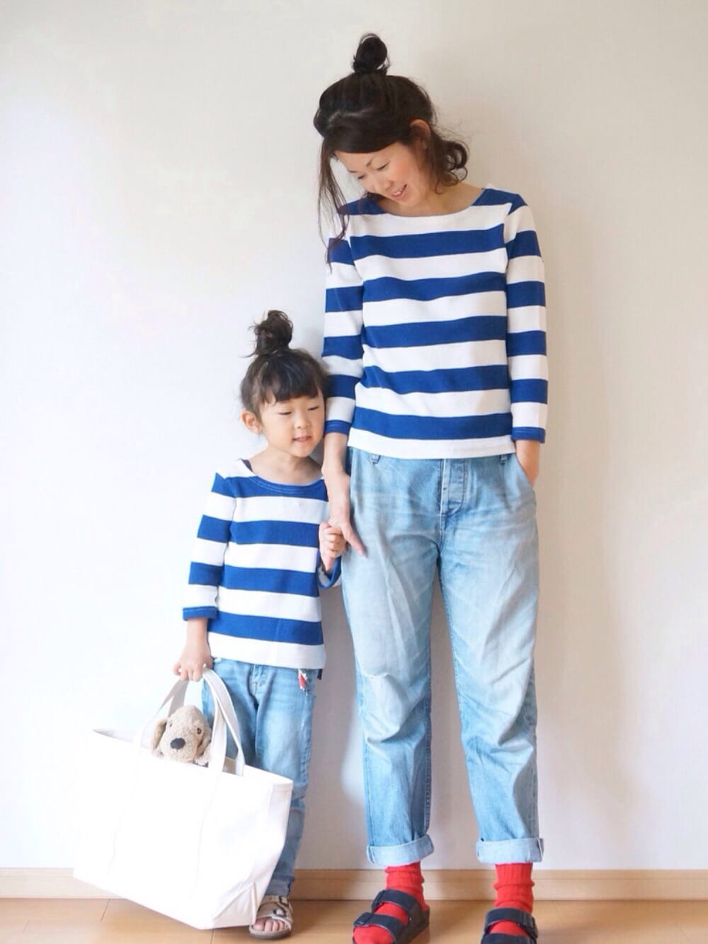 「pongee、kids、親子でおそろい、ボーダー、サンダル、キッズコーデ」｜「pongeeのアイテム（Tシャツ/カットソー、ブルー系）」を使った、pongeeさん（キッズ・110cm）の夏コーディネートの1枚目の写真
