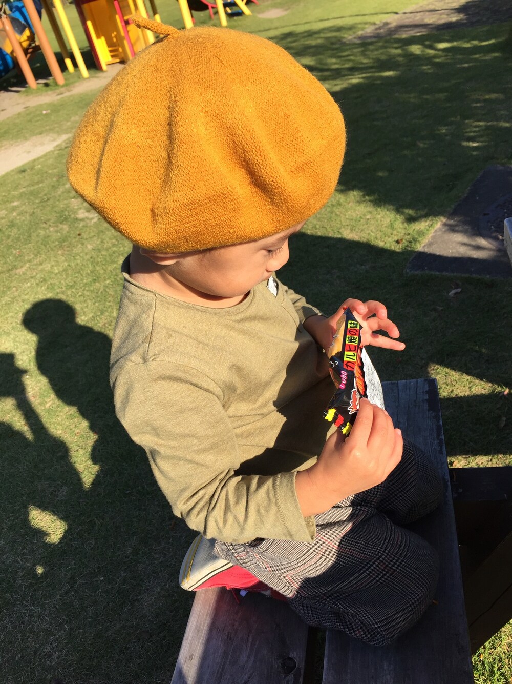 「おとこのこ、2歳、公園コーデ、公園日和」｜「ZARAのアイテム（Tシャツ/カットソー、イエロー系）」を使った、Haruna RTさん（キッズ・90cm）の秋コーディネートの1枚目の写真