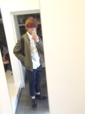 「スラックスパンツ」｜「アイテム（ミリタリージャケット）」を使った、Arashi Nagataさん（メンズ・176cm）の春コーディネート