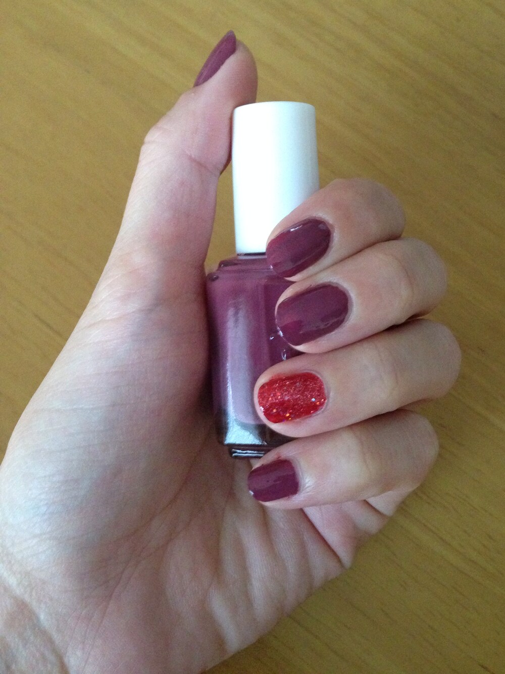 「essie、tins、ネイル、セルフネイル」｜「Essie   のアイテム（ハンドケア/ハンドクリーム、ブラウン系）」を使った、umitopinkさん（レディース・158cm）の冬コーディネートの1枚目の写真