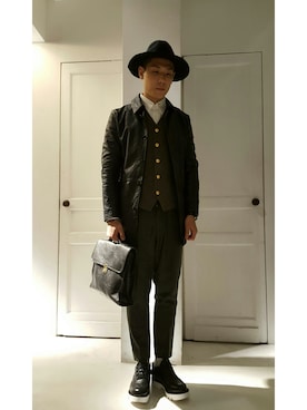 「initial（イニシャル）のアイテム（チェスターコート）」を使った、Ivan Kanさん（メンズ・178cm）の秋コーディネート