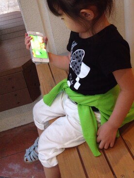 「UNIQLO（ユニクロ）のアイテム（その他パンツ、ホワイト系）」を使った、riyumamaさん（キッズ・90cm）の春コーディネート