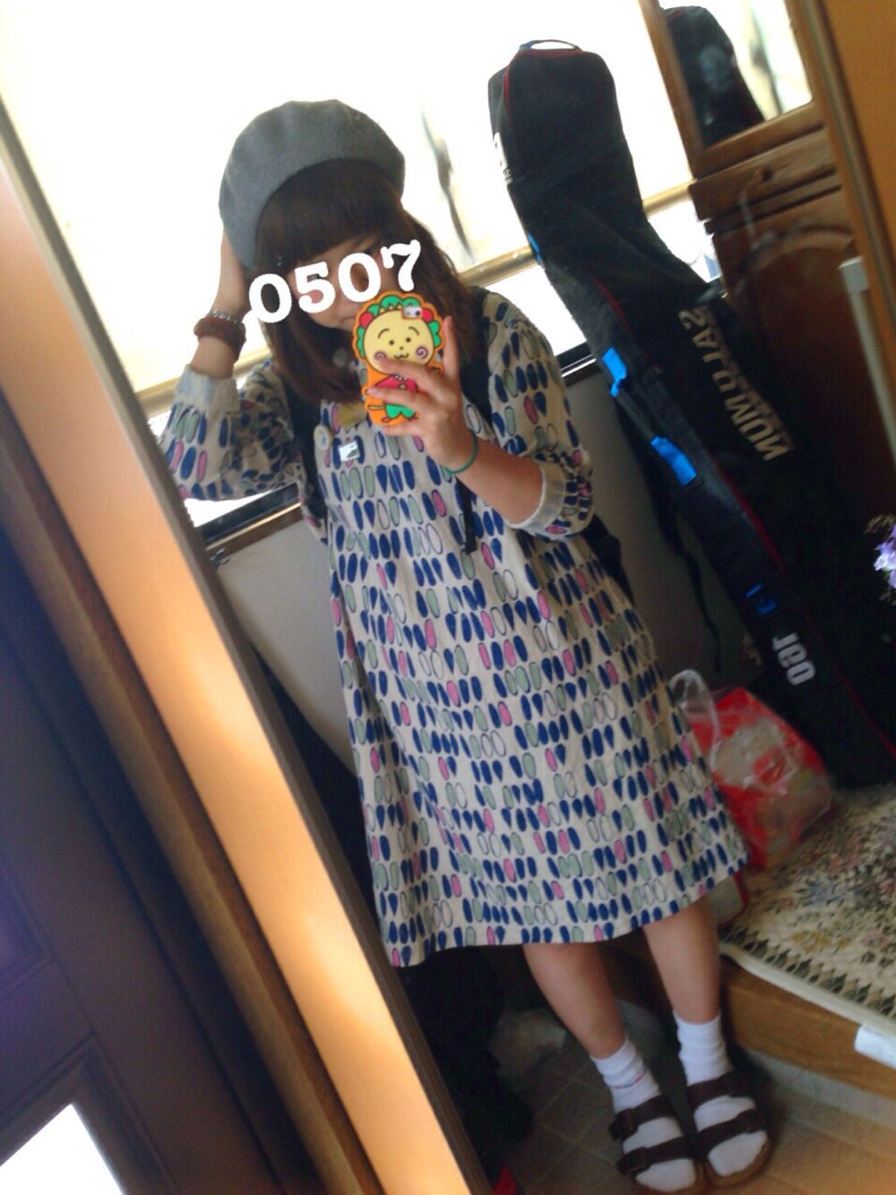 「総柄ワンピース、ワンピース、総柄、ベレー帽、ビルケンシュトック、ブローチ、春、黒リュック、ペタンコ靴」｜「Made   のアイテム（ワンピース、ブルー系）」を使った、マイさん（レディース・157cm）の春コーディネートの1枚目の写真
