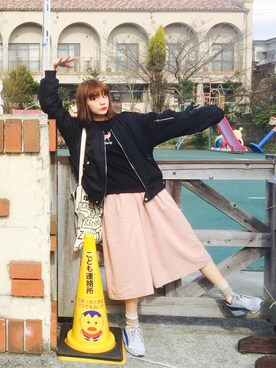 村田倫子 is wearing unrelaxing "オーバーサイズMA-1ブルゾン ボンバージャケット UR-190W"