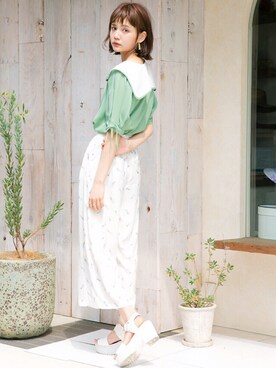 「RAY CASSIN（レイカズン）のアイテム（パンツ）」を使った、村田倫子さん（レディース・163cm）の春コーディネート