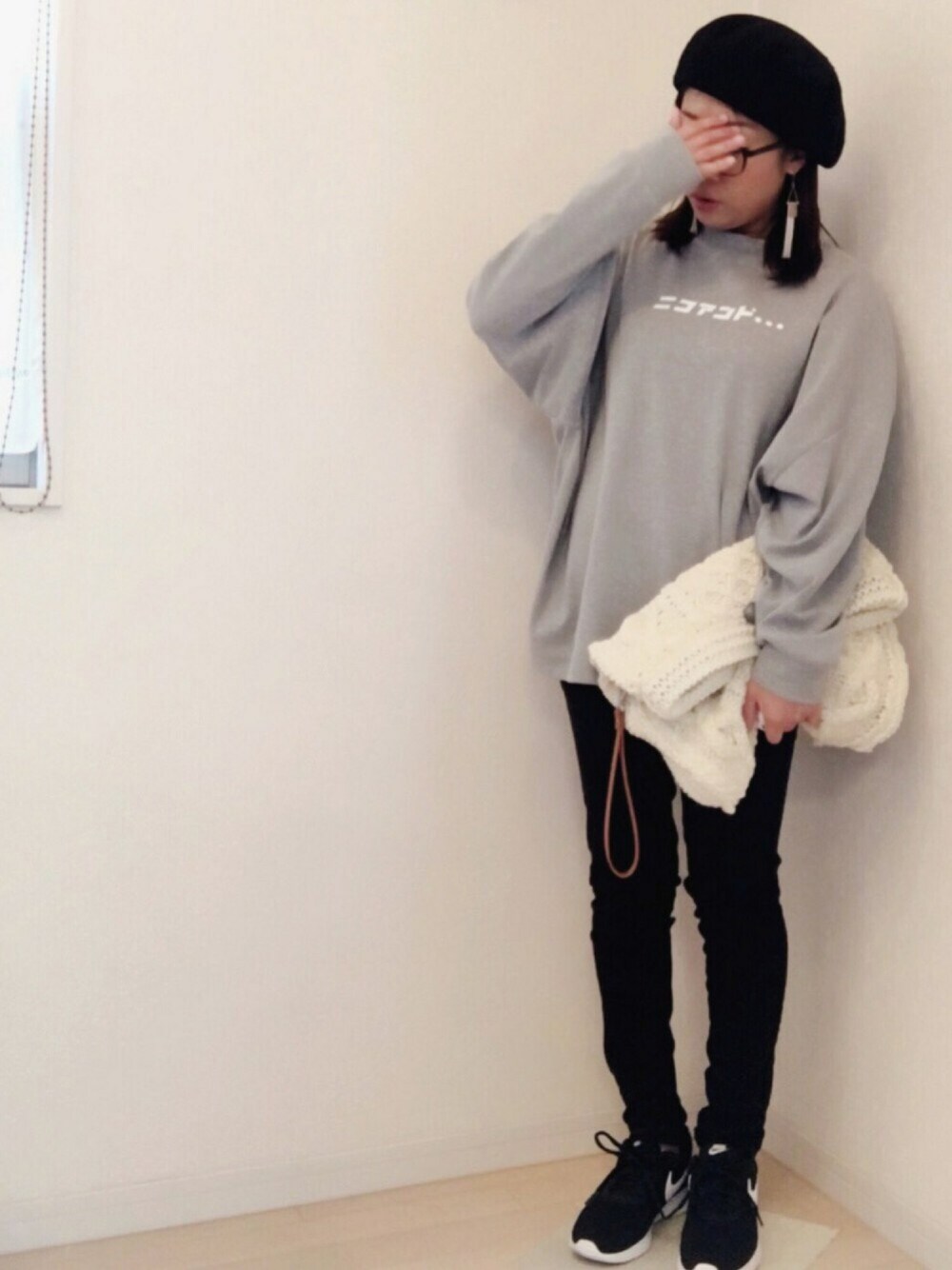 「チビーズ✳︎、シンプルコーデ、休日スタイル、トレンドカラー2016AW、ニコアンド、スキニーパンツ」｜「niko and...のカタカナニコロゴワイドプルオーバー【niko and ...】（スウェット、グレー系）」を使った、Ayako  さん（レディース・150cm）の秋コーディネートの1枚目の写真