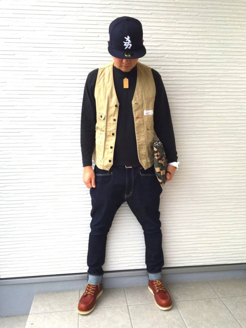 「秋、NEW ERA、BEN DAVIS、ブーツ、G-SHOCK、クラッチバッグ、GU、シンプル、WEAR群馬会、いい友連合」｜「NEW ERAのアイテム（キャップ、ブラック系）」を使った、IHSOTASさん（メンズ・170cm）の秋コーディネートの1枚目の写真