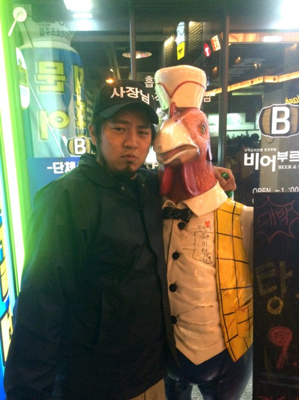 「餅コーデ、mochidashinya、ブラック、冬コーデ、旅行、韓国、NOBRAND、社長様、사장님」｜「사장님(社長様)の社長様（キャップ、ブラック系）」を使った、餅田伸也さん（メンズ・152cm）の冬コーディネートの1枚目の写真