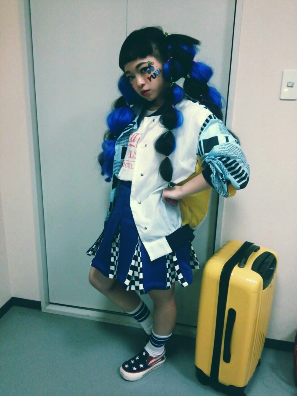 「青文字系、TOYKIDS、Chappu＄、BETNIXS」｜「アイテム（ナイロンジャケット、ブルー系）」を使った、ゆーりさん（レディース・151cm）の秋コーディネートの1枚目の写真
