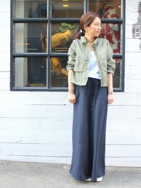 「teva」｜「アイテム（ミリタリージャケット）」を使った、tomoさん（レディース・165cm）の春コーディネート