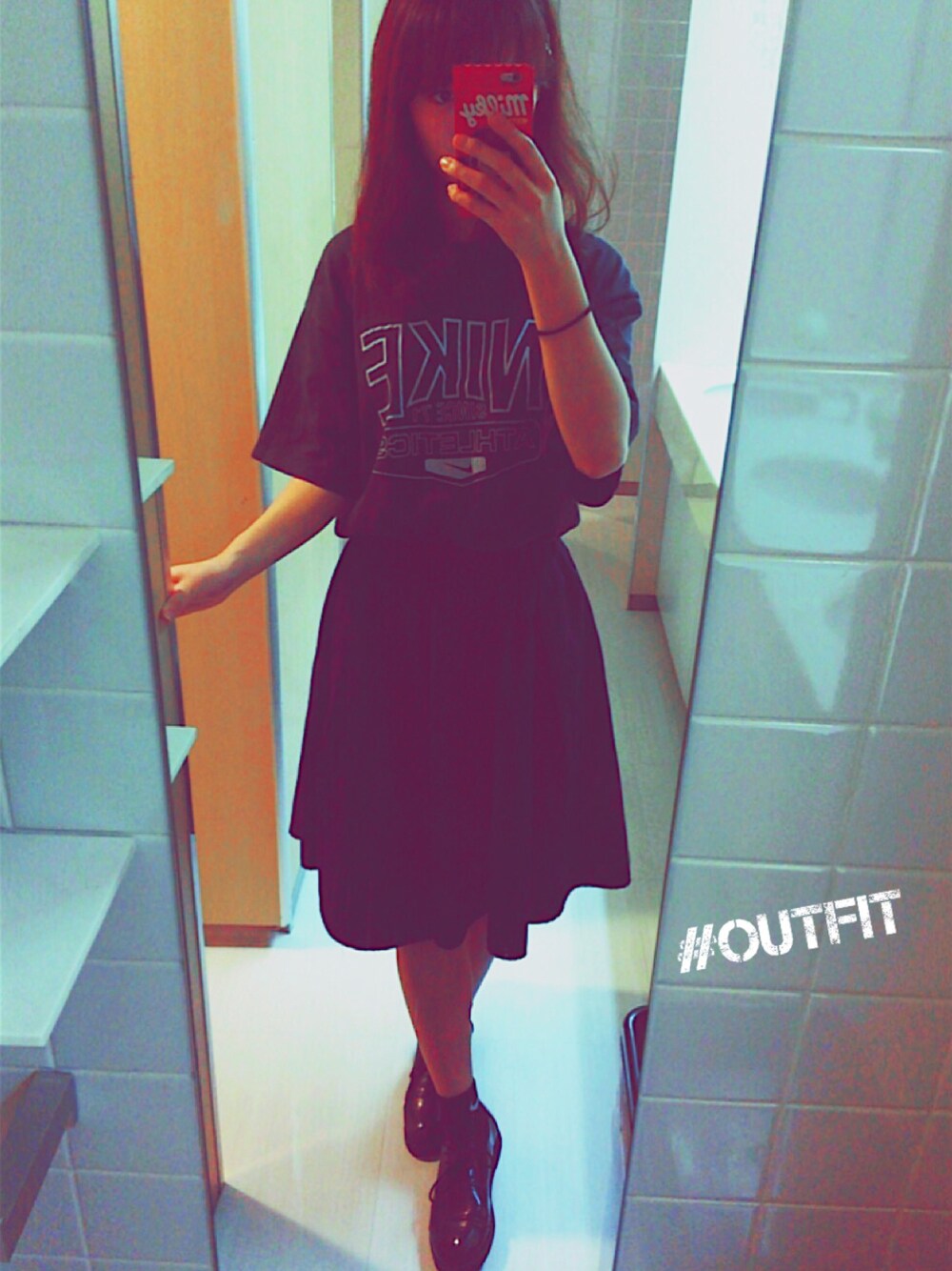 「NIKE、outfit、code、simple、black、used、used mix」｜「usedのアイテム（Tシャツ/カットソー、ブラック系）」を使った、e r i k aさん（レディース・160cm）の秋コーディネートの1枚目の写真