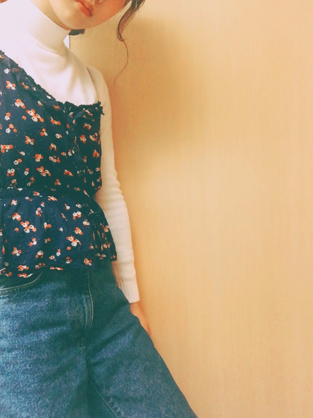 「FOREVER21、NADIA、used、used mix、New Balance、simple、ootd、outfit、小花柄、スニーカー」｜「NADIAのアイテム（ニット/セーター、ホワイト系）」を使った、e r i k aさん（レディース・160cm）の冬コーディネートの1枚目の写真