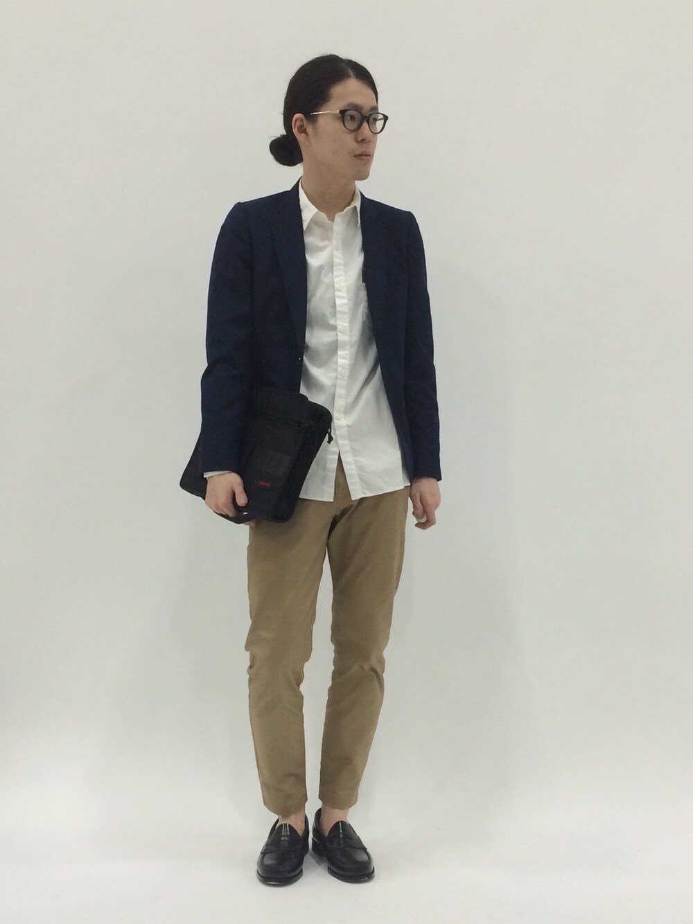 「ジャケット、シャツ、ローファー、briefing、9分丈パンツ」｜「JOURNAL STANDARDのT/RギャバグレンチェックJK # （テーラードジャケット、ブルー系）」を使った、ナカニシアキラさん（メンズ・172cm）の春コーディネートの1枚目の写真