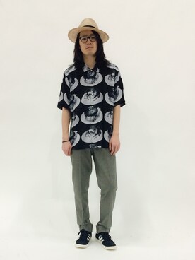 「soe（ソーイ）のアイテム（シャツ/ブラウス）」を使った、ナカニシアキラさん（メンズ・172cm）の春コーディネート