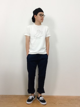 チノパンツを使った 白トップス のメンズ人気ファッションコーディネート Wear