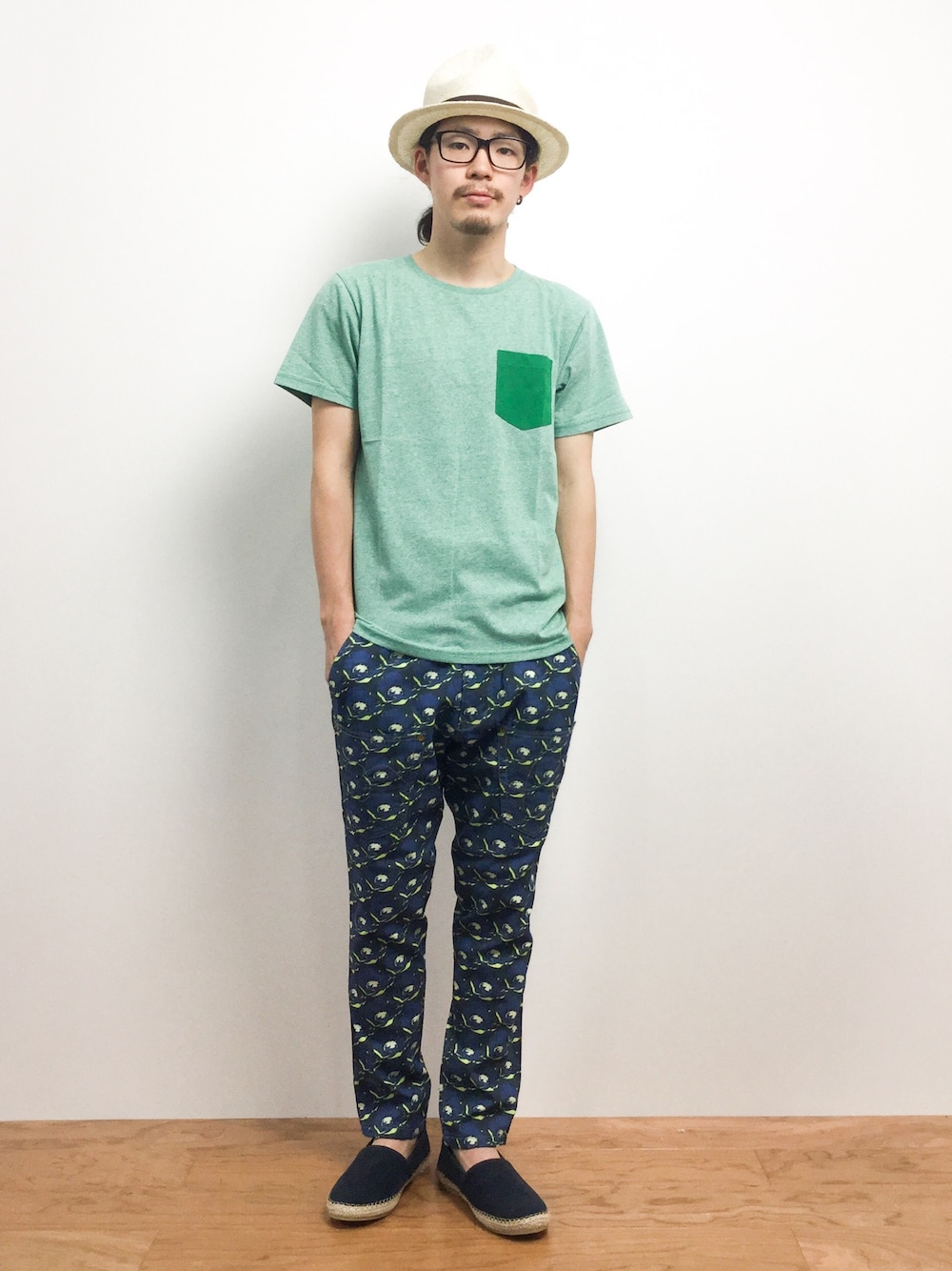 「ハット、サルエルパンツ、サルエル、ポケットＴシャツ、ポケT、エスパドリーユ、メルシーボークー、mercibeaucoup、マウンテンハット」｜「URBAN RESEARCH DOORS MENSのDOORS RAMIE STRAW MOUNTAIN HAT（ハット、ベージュ系）」を使った、ナカニシアキラさん（メンズ・172cm）の夏コーディネートの1枚目の写真