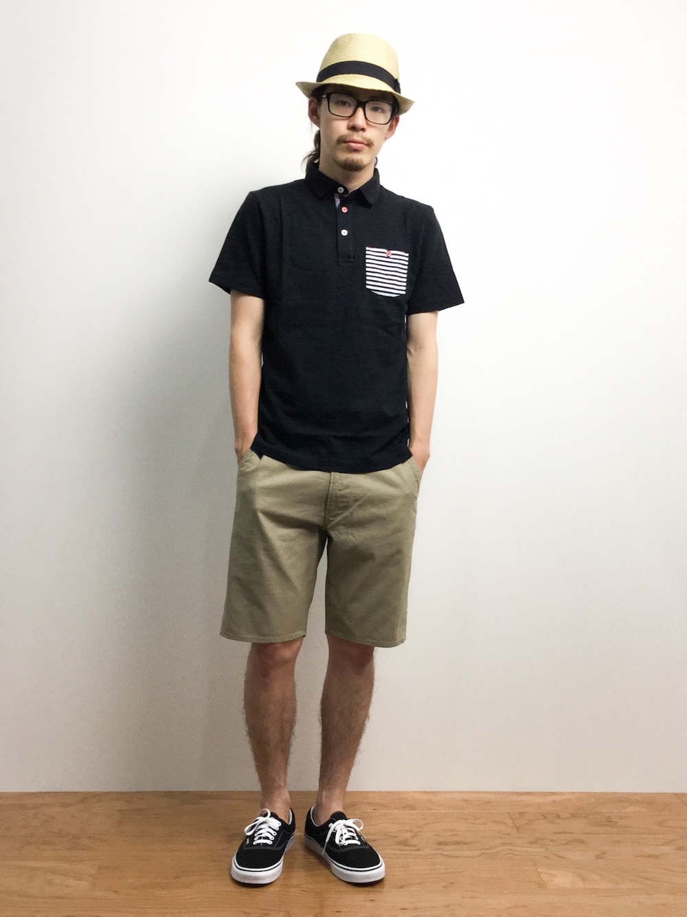 「ハット、ショーツ、ポロシャツ、メガネ男子、VANSのスニーカー、ペーパーハット、ZOZO夏セール2015」｜「WEGOのWEGO/ペーパーブレードハット（ハット、ベージュ系）」を使った、ナカニシアキラさん（メンズ・172cm）の夏コーディネートの1枚目の写真