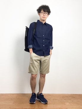 「黒リュック」｜「アイテム（チノパンツ）」を使った、ナカニシアキラさん（メンズ・172cm）の夏コーディネート