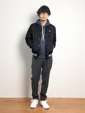 「プルオーバーパーカー」｜「アイテム（スタジャン）」を使った、ナカニシアキラさん（メンズ・172cm）の秋コーディネート