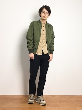 「ベージュシャツ」｜「アイテム（MA-1）」を使った、ナカニシアキラさん（メンズ・172cm）の秋コーディネート