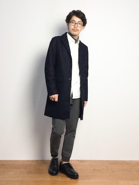 「グレーパンツ」｜「アイテム（チェスターコート）」を使った、ナカニシアキラさん（メンズ・172cm）の秋コーディネート