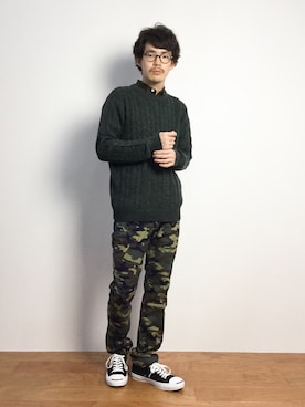 「迷彩パンツ」｜「アイテム（ニット/セーター）」を使った、ナカニシアキラさん（メンズ・172cm）の秋コーディネート