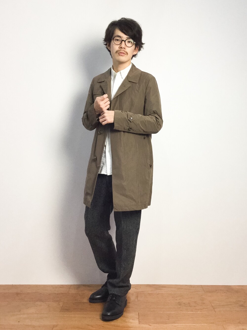 「コート、ハリスツイード、ステンカラーコート、ツイードパンツ」｜「FREAK'S STOREのHARRISTWEEDトラウザー       （スラックス、その他）」を使った、ナカニシアキラさん（メンズ・172cm）の秋コーディネートの1枚目の写真