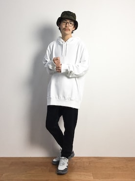 「unrelaxing（アンリラクシング）のアイテム（パーカー）」を使った、ナカニシアキラさん（メンズ・172cm）の秋コーディネート